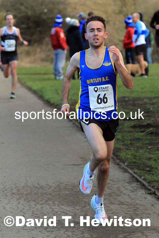 Senior men and veteran men over-40s NECAA Road Relay Champs., Hetton Lyons Park, Hetton le Hole, County Durham. Photo: David T. Hewitson/Sports for All Pics
